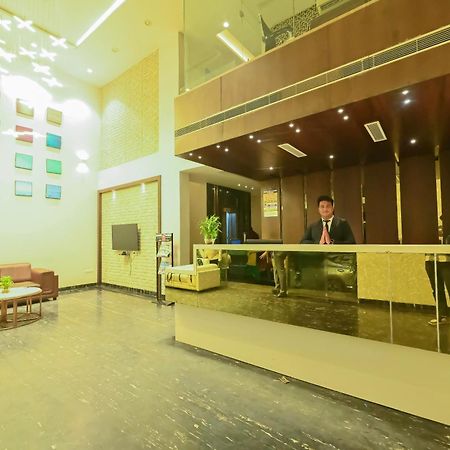 Yuvraj Palace Inn Майсур Экстерьер фото