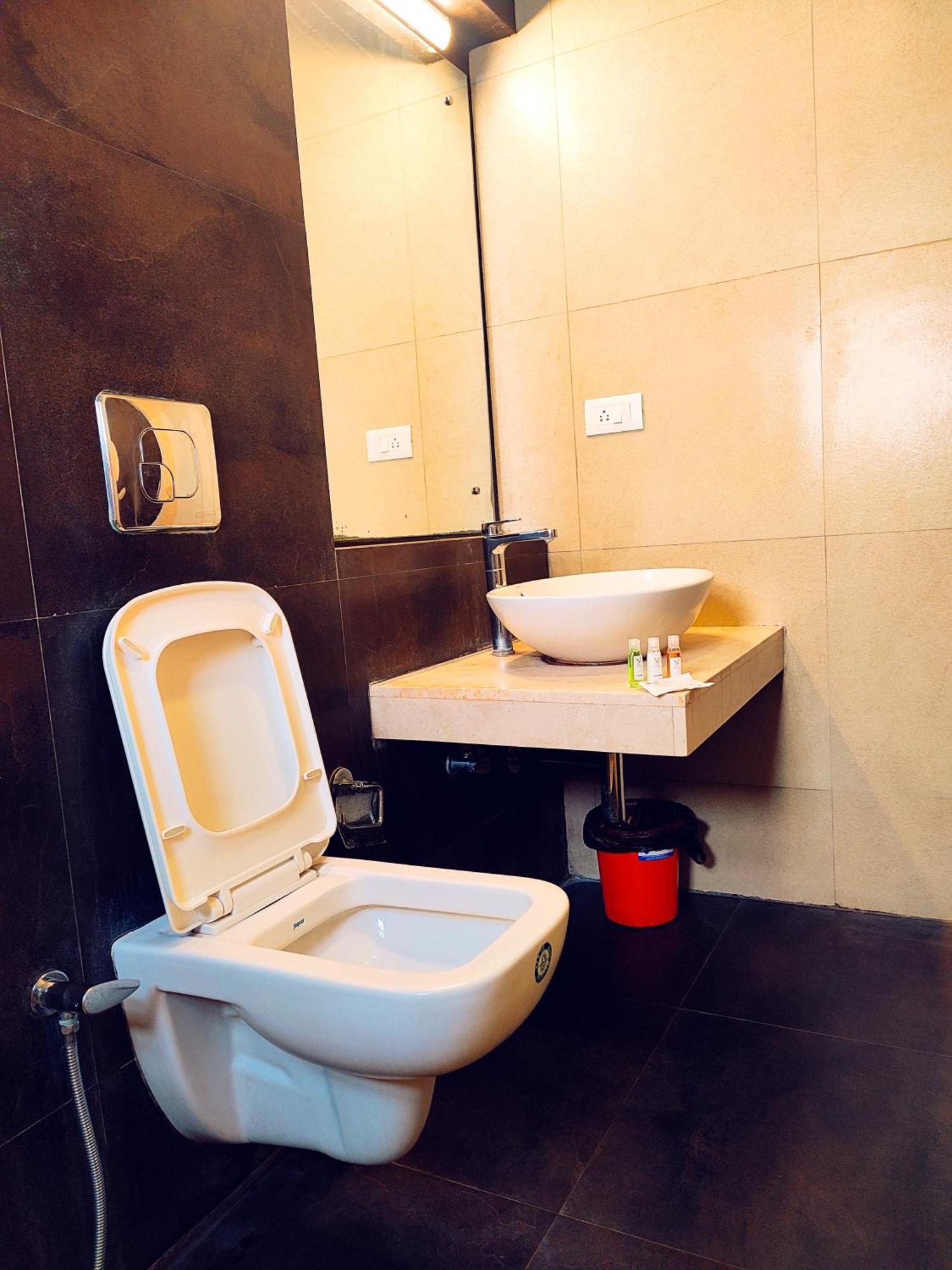 Yuvraj Palace Inn Майсур Экстерьер фото